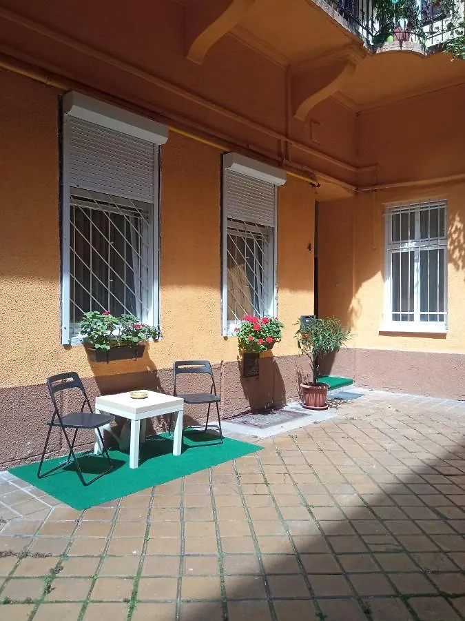 Free Parking Garage! Downtown Apartment Close To New York Cafe Budapeszt