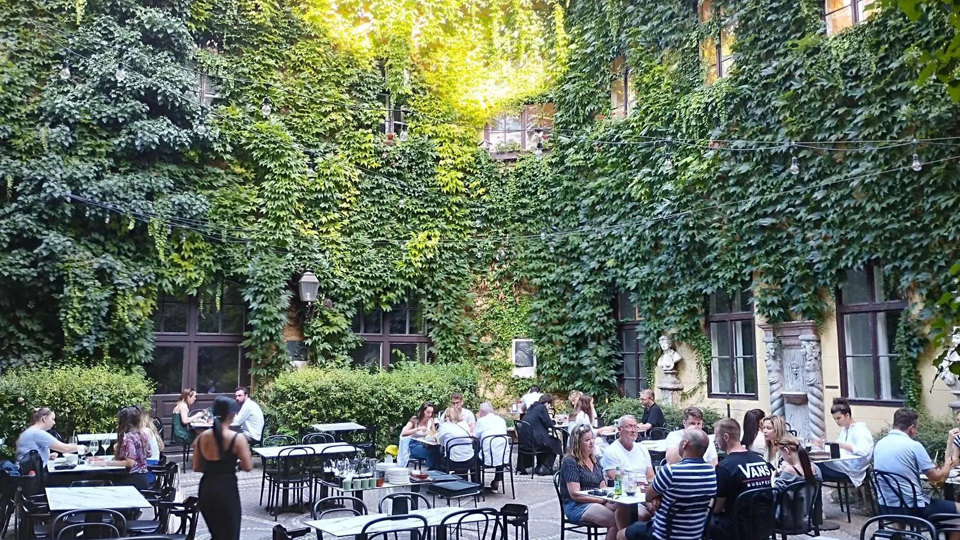Free Parking Garage! Downtown Apartment Close To New York Cafe Budapeszt 0*,