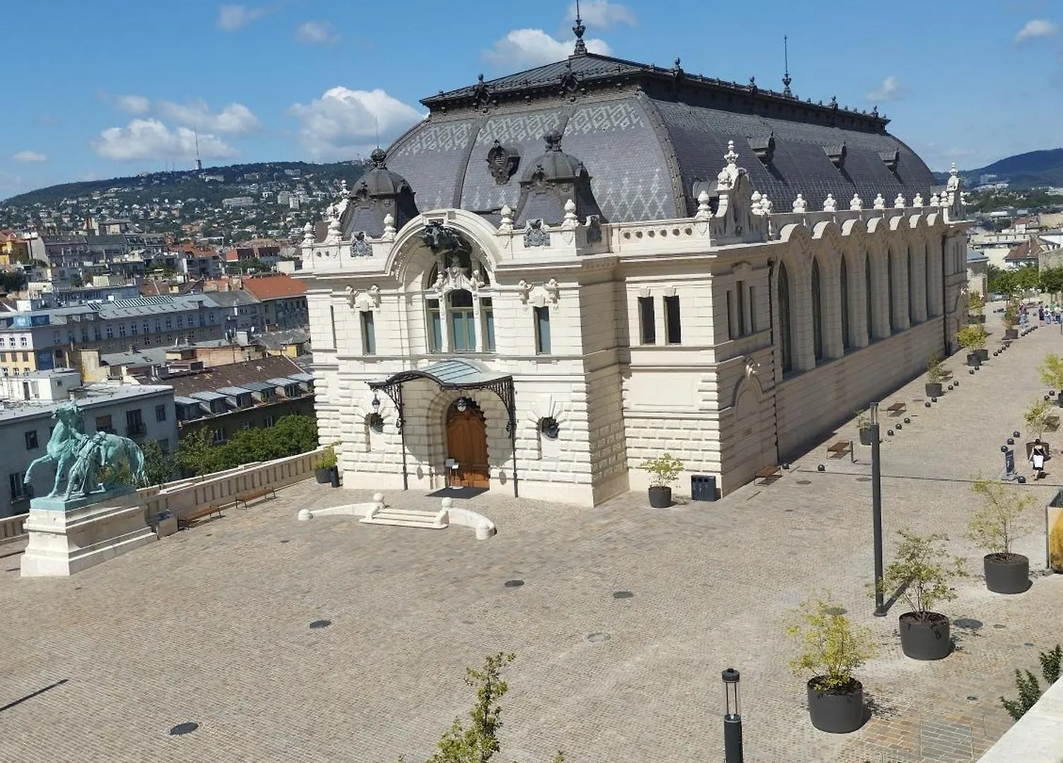 Free Parking Garage! Downtown Apartment Close To New York Cafe Budapest