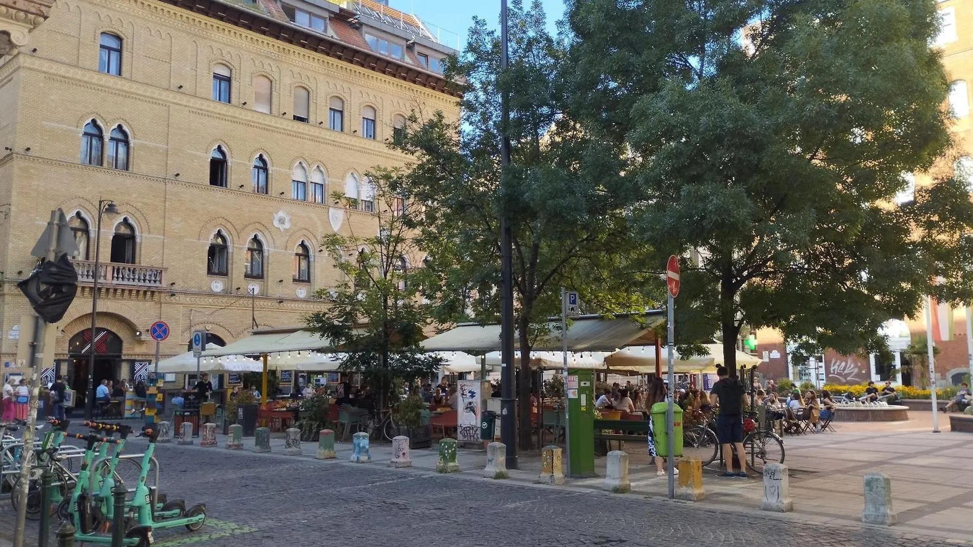 Free Parking Garage! Downtown Apartment Close To New York Cafe Budapest