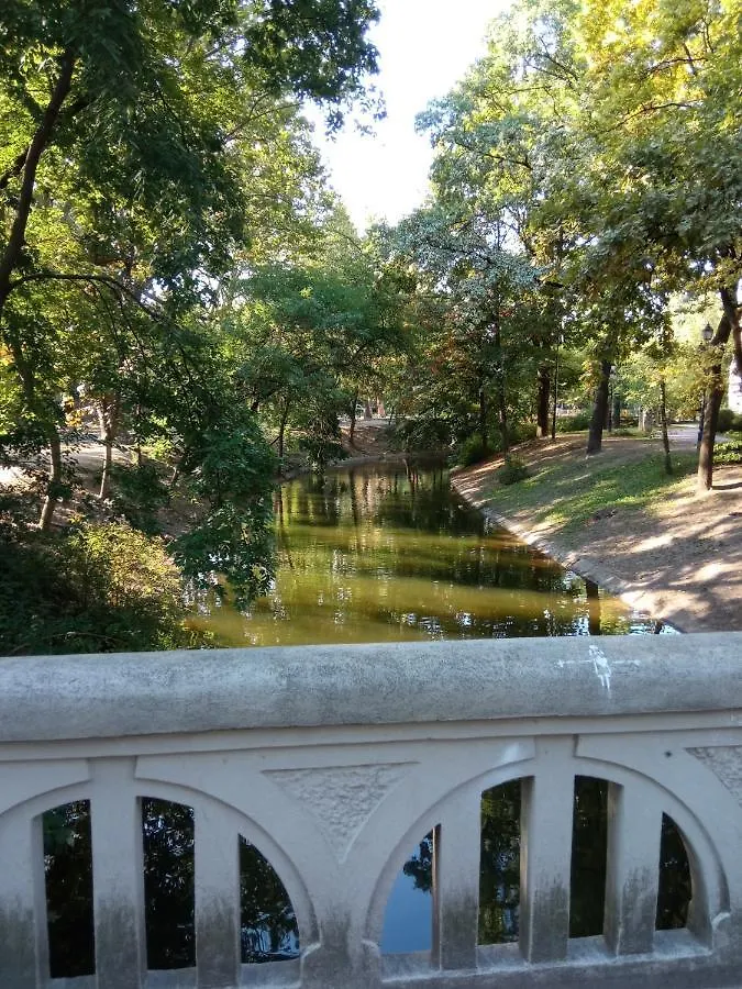 Free Parking Garage! Downtown Apartment Close To New York Cafe Budapest