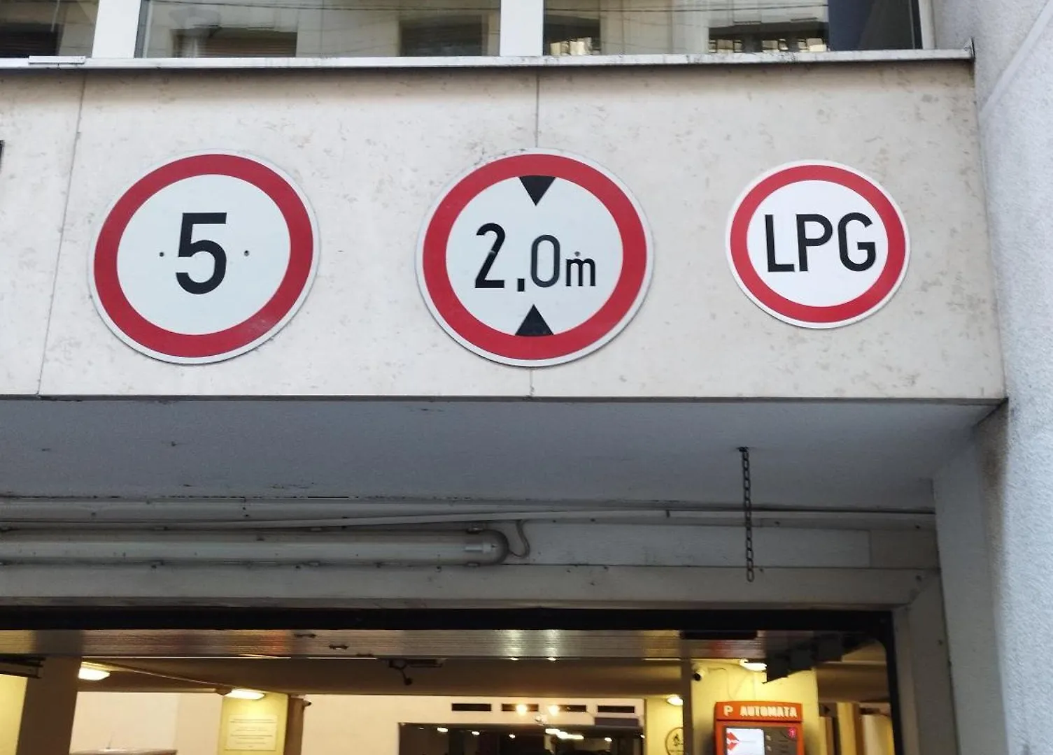 Free Parking Garage! Downtown Apartment Close To New York Cafe Budapešť