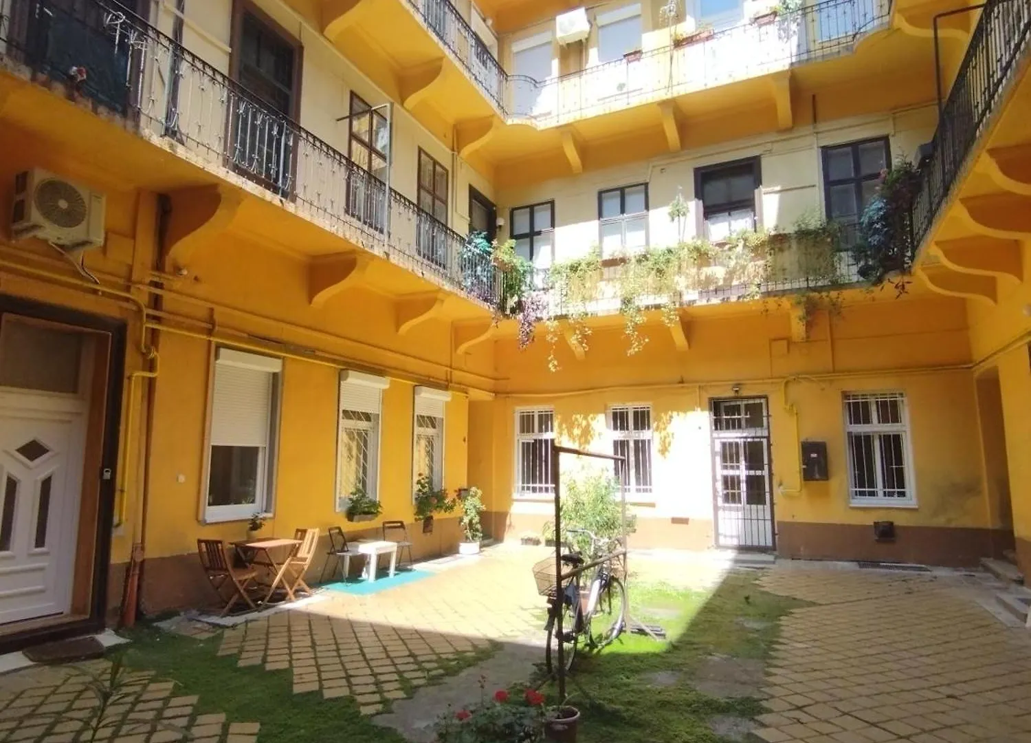 Free Parking Garage! Downtown Apartment Close To New York Cafe Budapešť Maďarsko